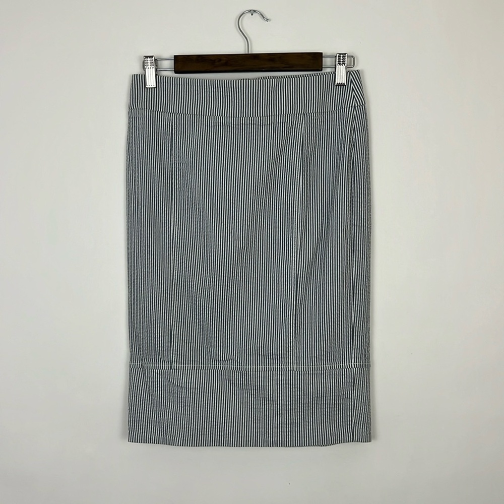 Bebe pin stripe pencil skirt gray and white 8